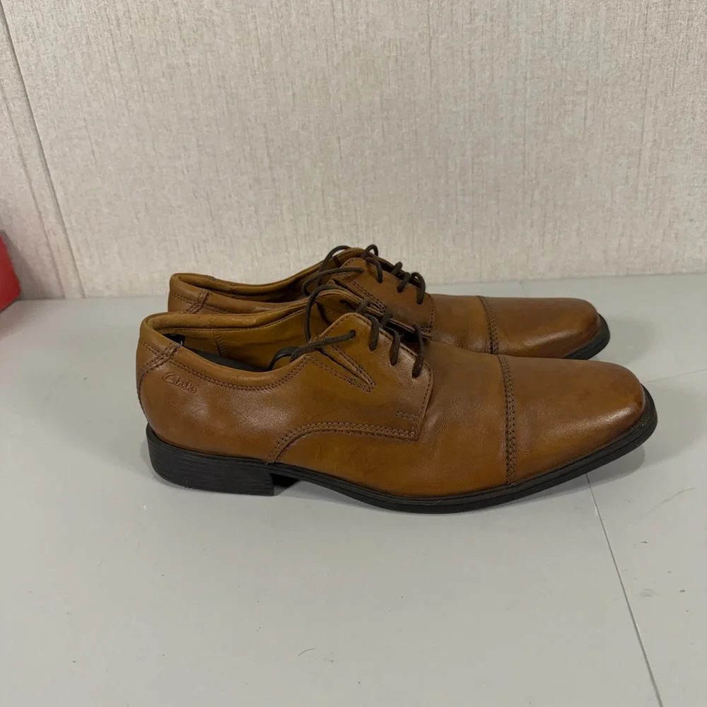 Clarks‎ Men's Tan Leather Oxfords